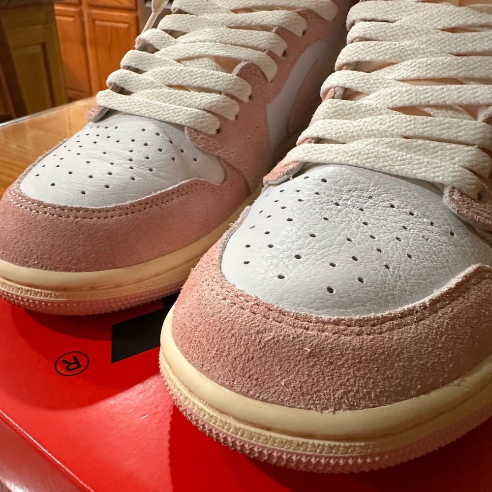 Nike Jordan 1 Retro - Picture 4 of 8